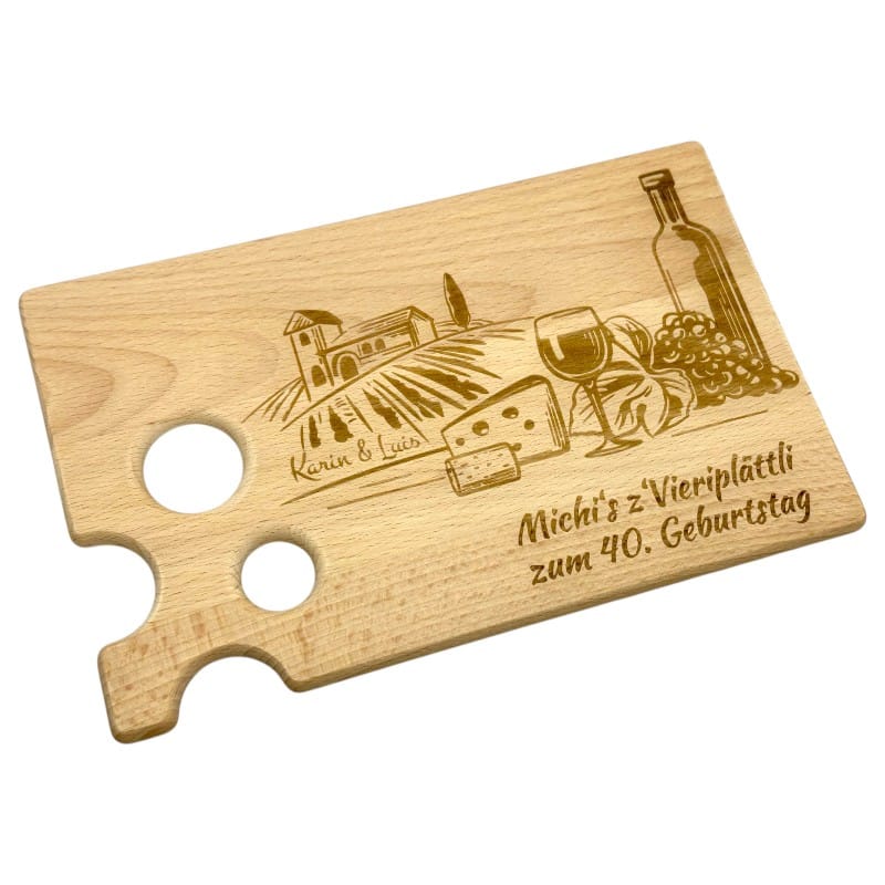 Käsebrett aus Holz mit Gravur personalisiert