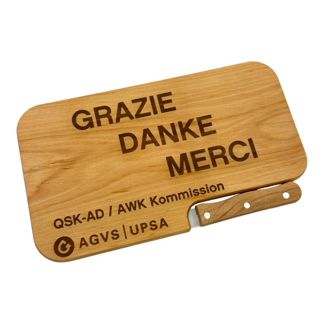 Schneidebrett mit Logo Gravur